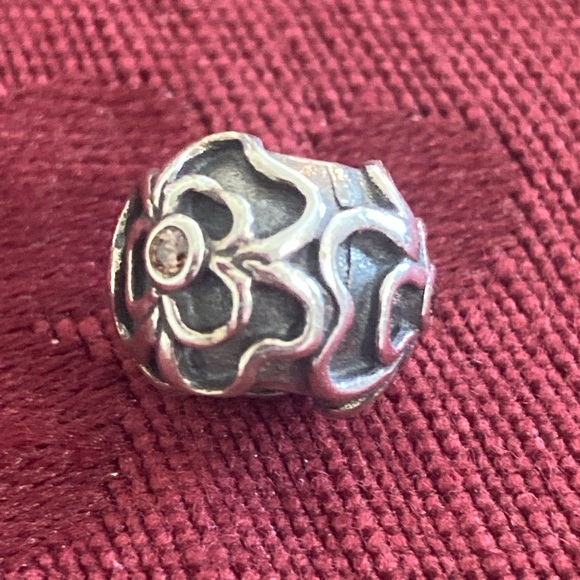 PANDORA POSEY FLOWER CHARM - Picture 6 of 7